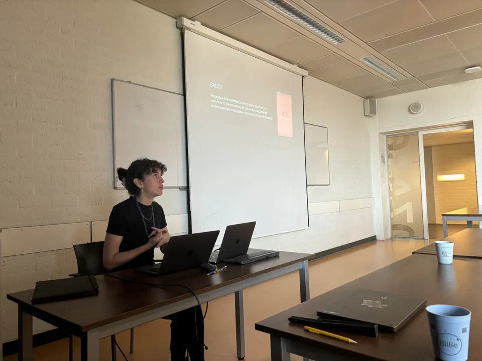Júlia Nueno Guitart presenting her research around making infrastructures to help delivery driver unions combat efficient corporate platforms.